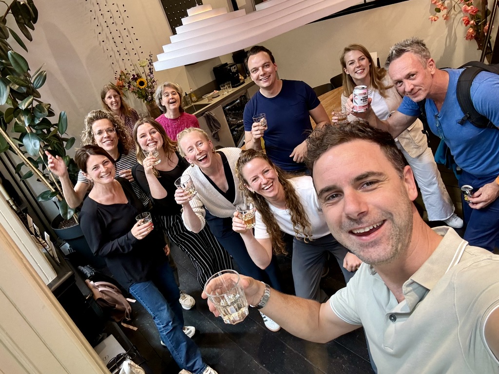 Borrel na AI bootcamp - netwerken met mede-deelnemers